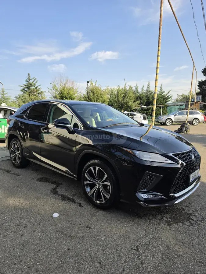 نمای دیگر لکسوس اف اسپرت 4 در تمام چرخ محرک CV 2020