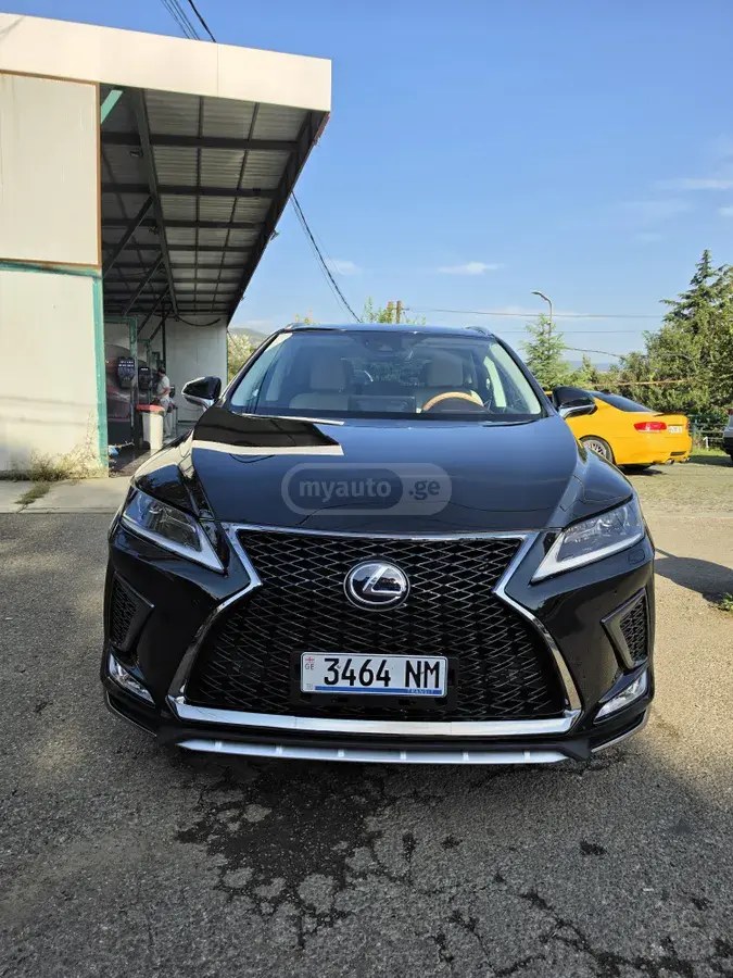 نمای دیگر لکسوس اف اسپرت 4 در تمام چرخ محرک CV 2020