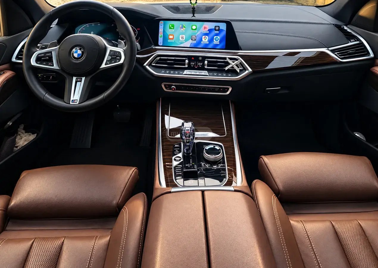 نمای دیگر بی ام و xDrive40i 4 در چهار چرخ محرک 2019