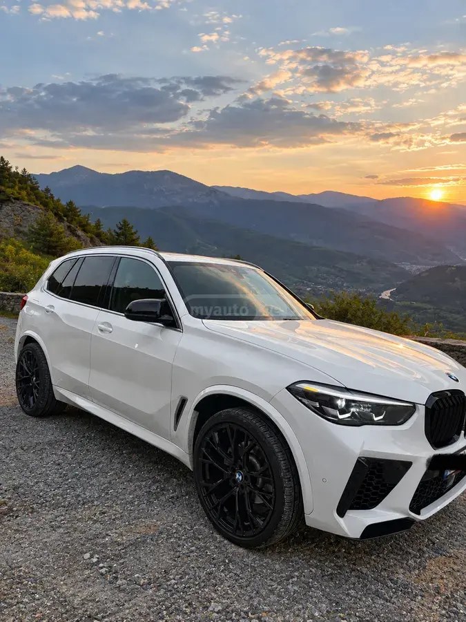 نمای دیگر بی ام و xDrive40i 4 در چهار چرخ محرک 2019