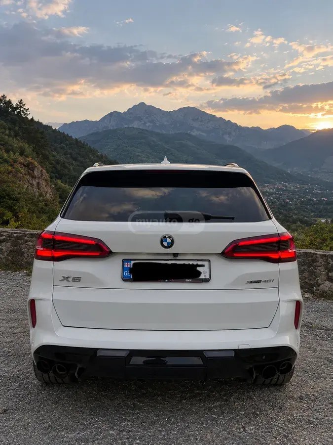نمای دیگر بی ام و xDrive40i 4 در چهار چرخ محرک 2019