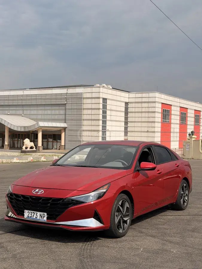 نمای دیگر هیوندای لیمیتد 4 در سدان CVT 2023