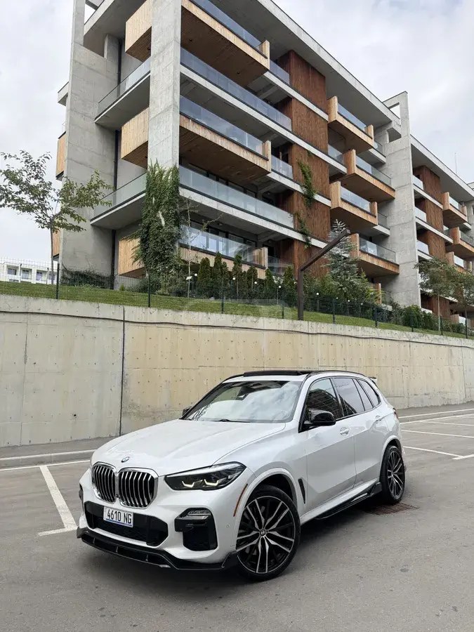 نمای دیگر بی ام و xDrive40i 4 در چهار چرخ محرک 2019
