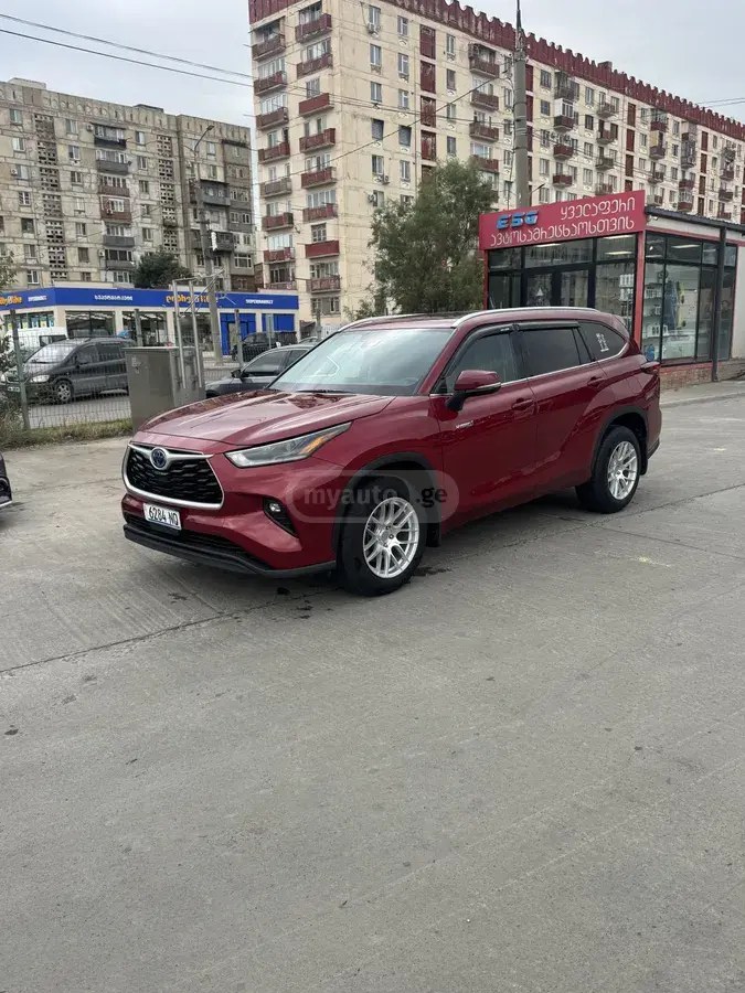 نمای دیگر تویوتا ایکس ال ای 4dr چهار چرخ محرک CVT 2021