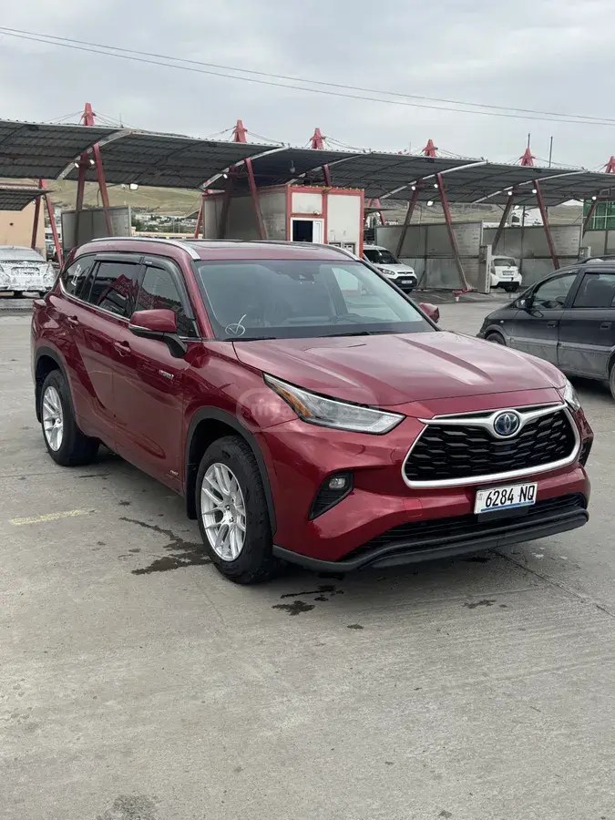 نمای دیگر تویوتا ایکس ال ای 4dr چهار چرخ محرک CVT 2021