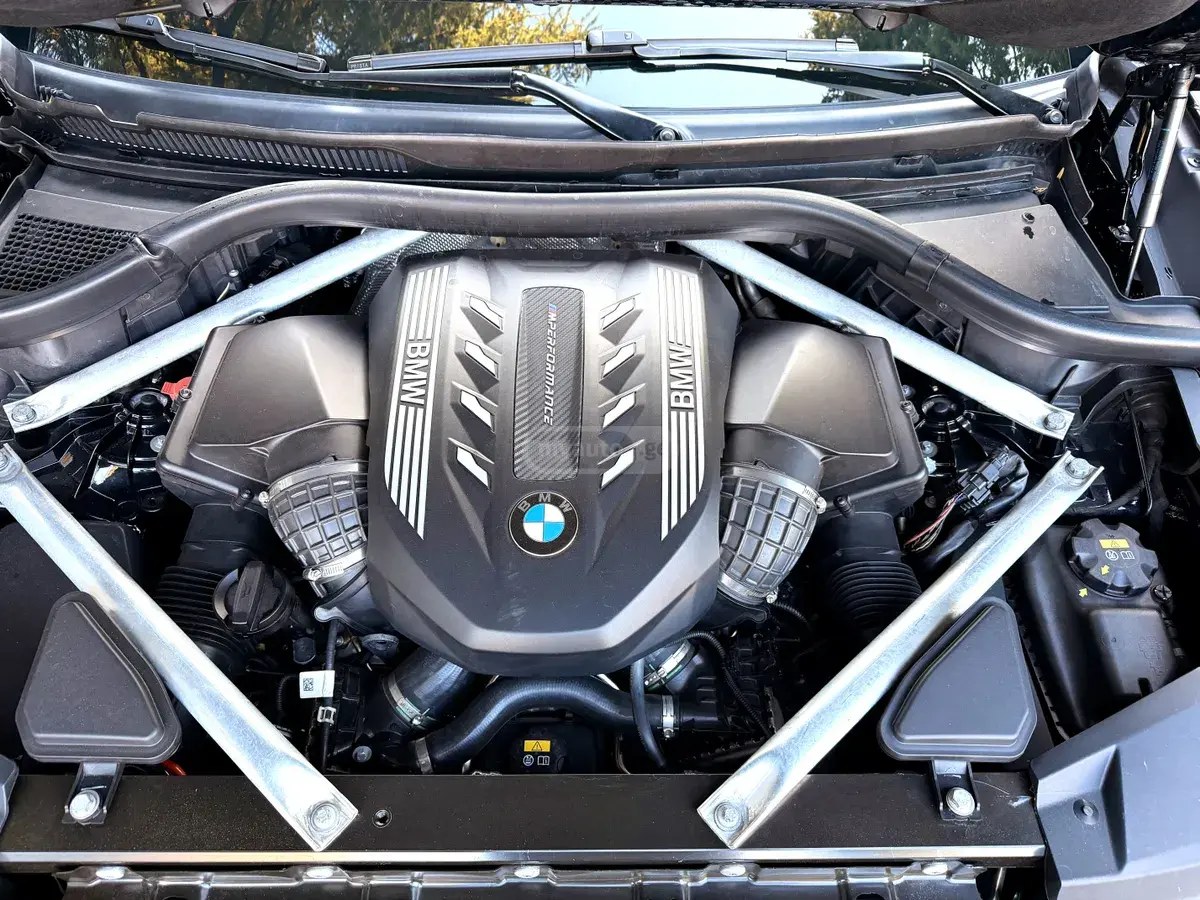 نمای دیگر بی ام و M50i 4dr تمام چرخ محرک اسپرت 2020