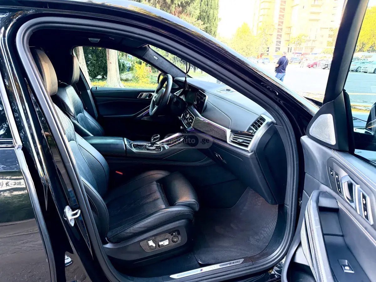 نمای دیگر بی ام و M50i 4dr تمام چرخ محرک اسپرت 2020