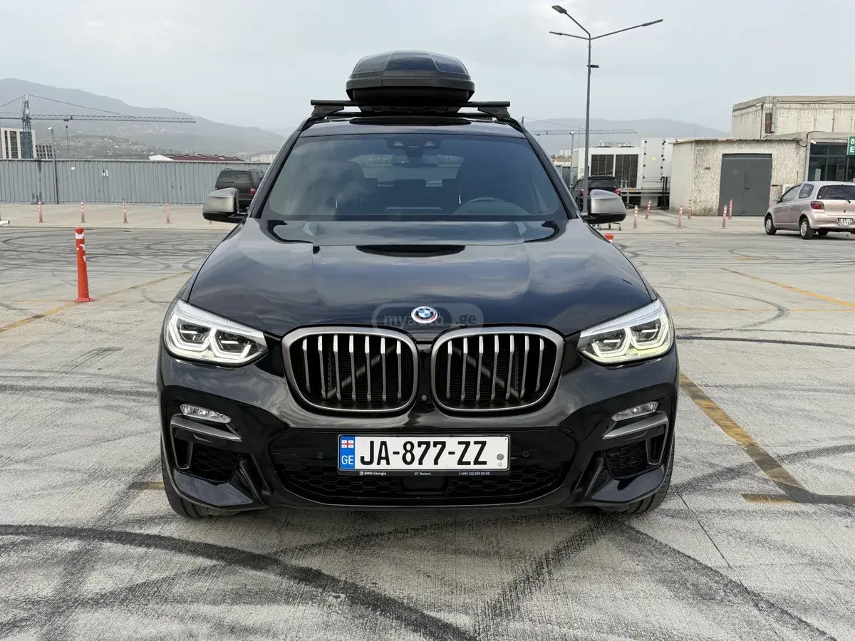 نمای دیگر بی ام و M40i 4dr تمام چرخ محرک اسپرت 2018