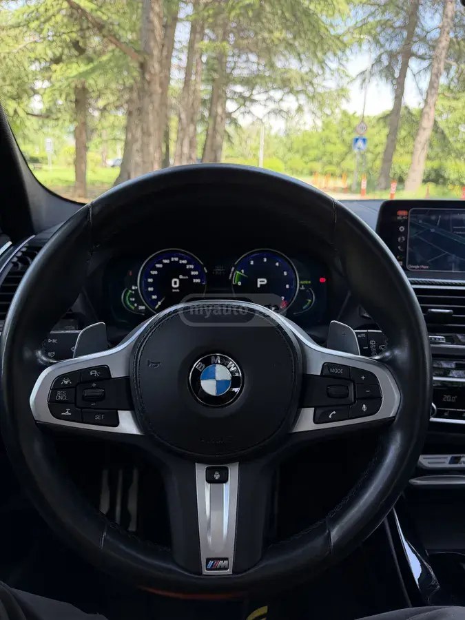 نمای دیگر بی ام و M40i 4dr تمام چرخ محرک اسپرت 2018