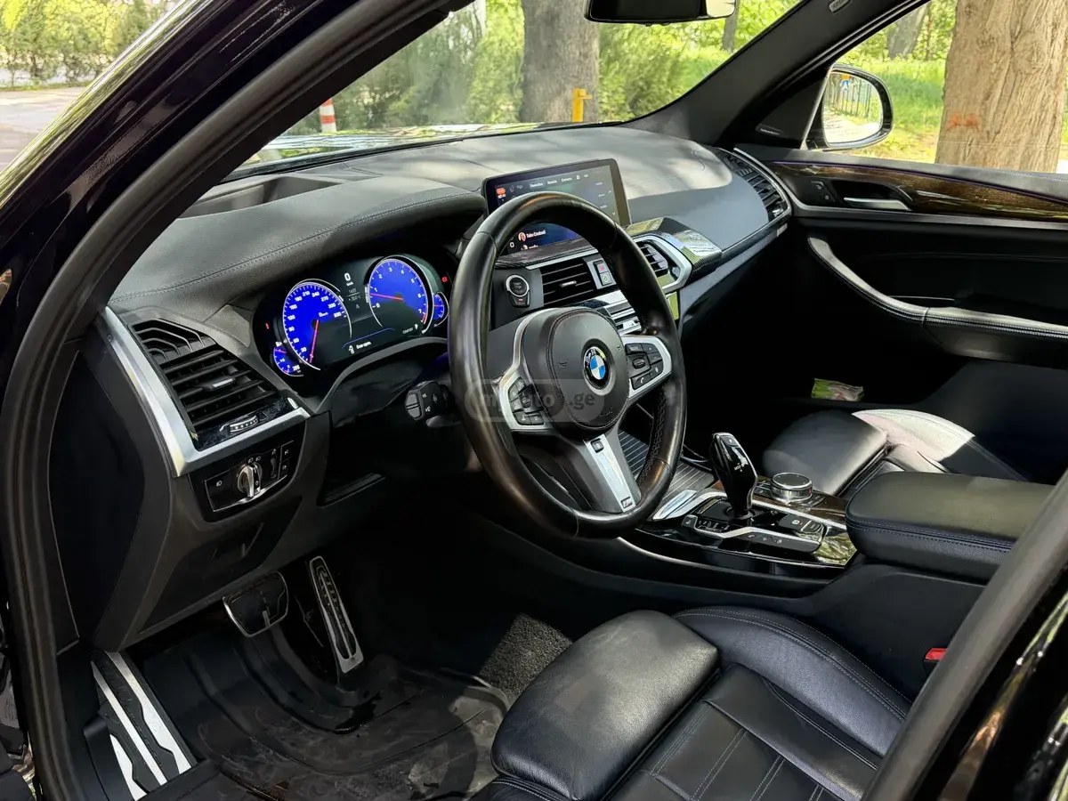 نمای دیگر بی ام و M40i 4dr تمام چرخ محرک اسپرت 2018
