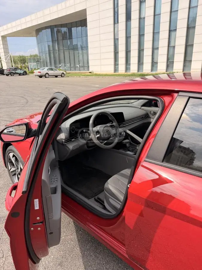 نمای دیگر هیوندای لیمیتد 4 در سدان CVT 2023