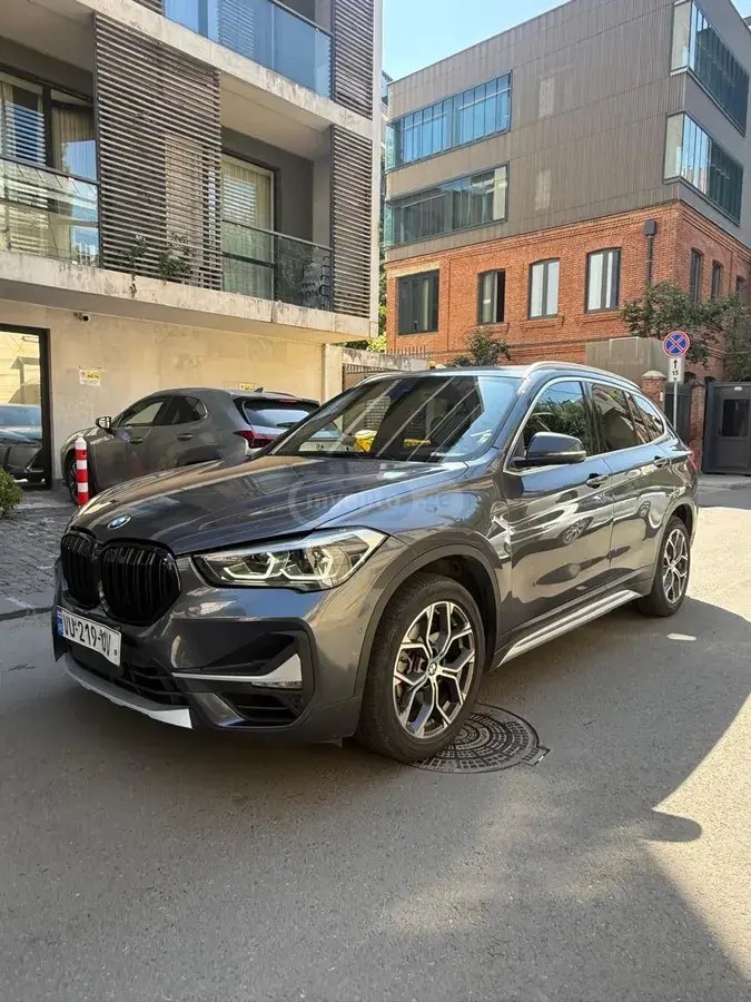 بی ام و xDrive28i 4 در چهار چرخ محرک 2020