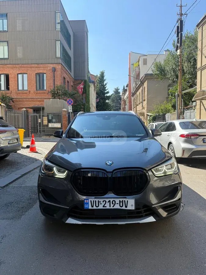 نمای دیگر بی ام و xDrive28i 4 در چهار چرخ محرک 2020