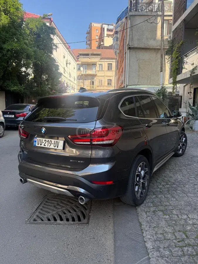 نمای دیگر بی ام و xDrive28i 4 در چهار چرخ محرک 2020