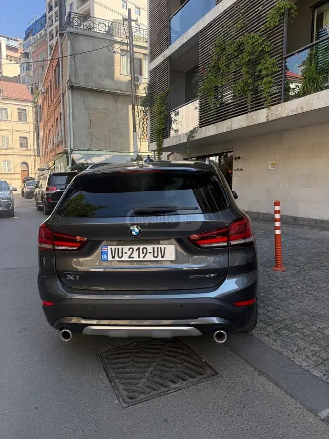 نمای دیگر بی ام و xDrive28i 4 در چهار چرخ محرک 2020