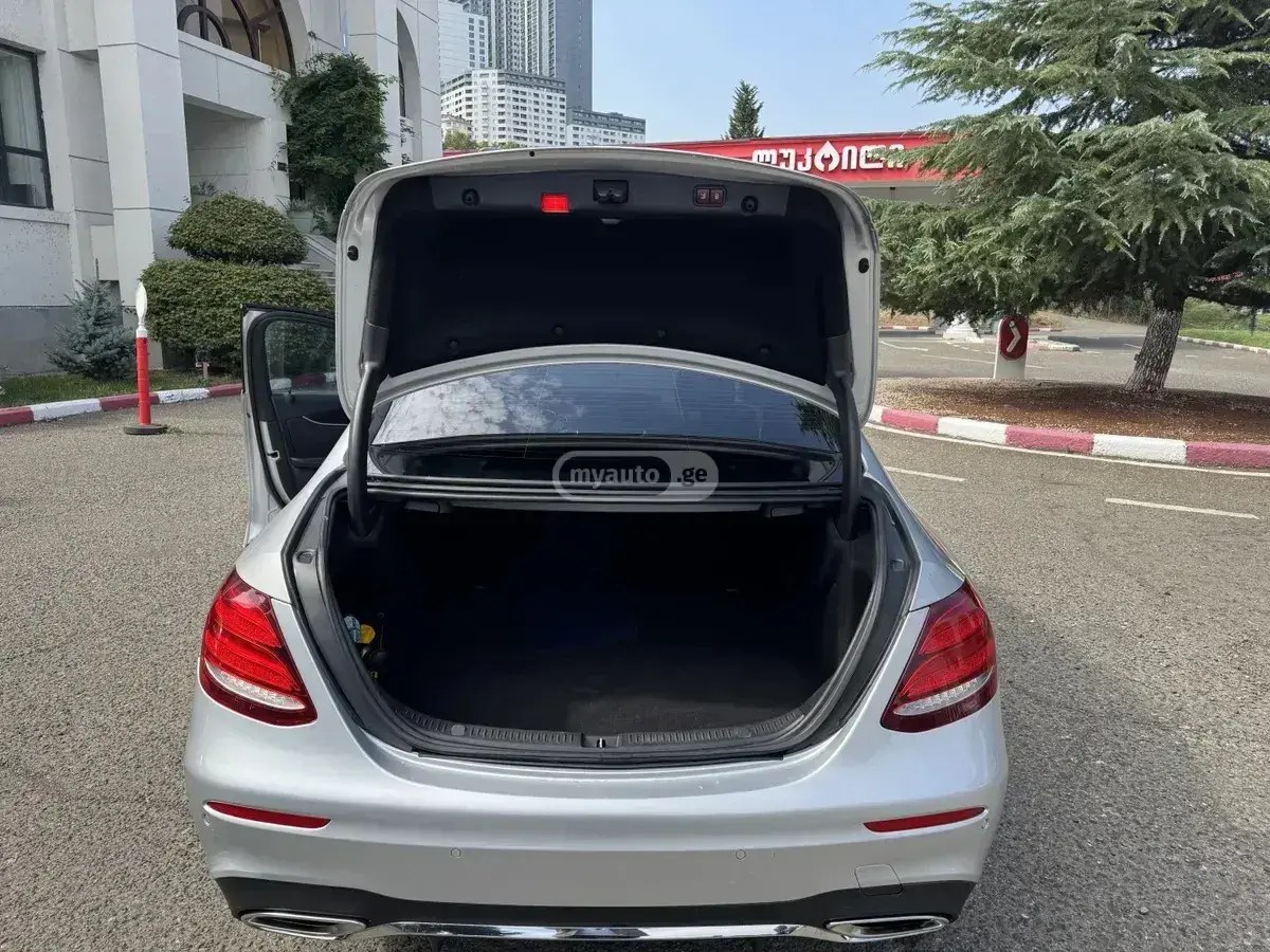 نمای دیگر مرسدس بنز 4ماتیک AMG لاین 2017
