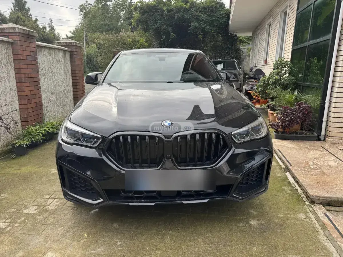 نمای دیگر بی ام و xDrive40i 4 در چهار چرخ محرک 2020
