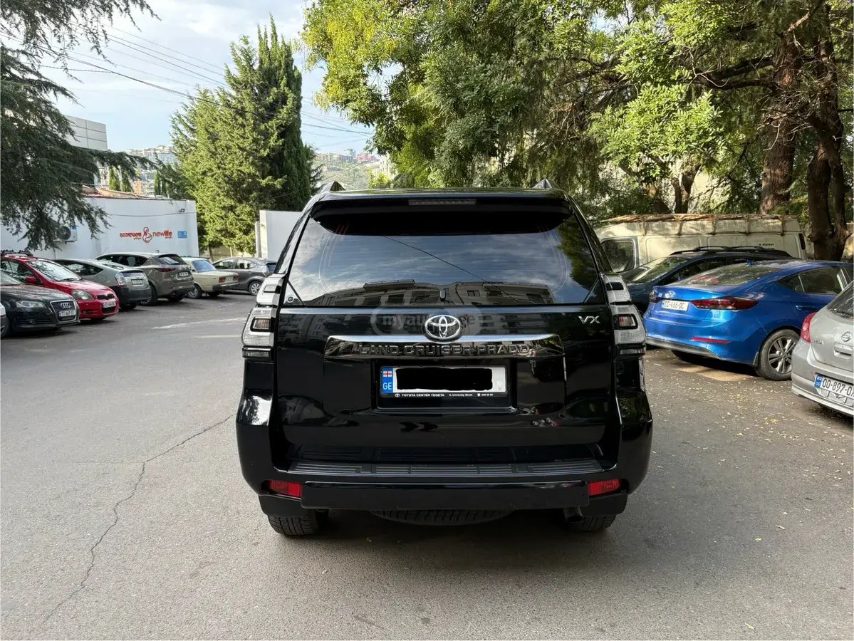 نمای دیگر تویوتا بلک ادیشن 2022