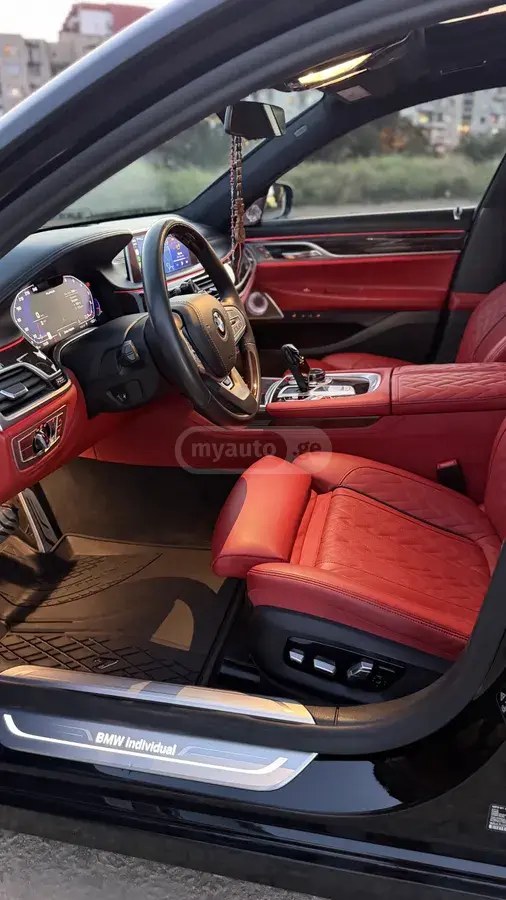 نمای دیگر بی ام و i xDrive 4 در تمام چرخ محرک S 2020