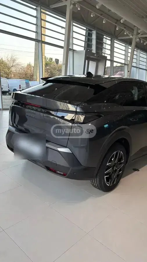 نمای دیگر پژو GT 2025
