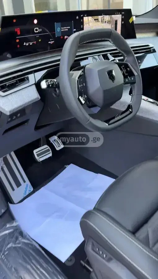 نمای دیگر پژو GT 2025