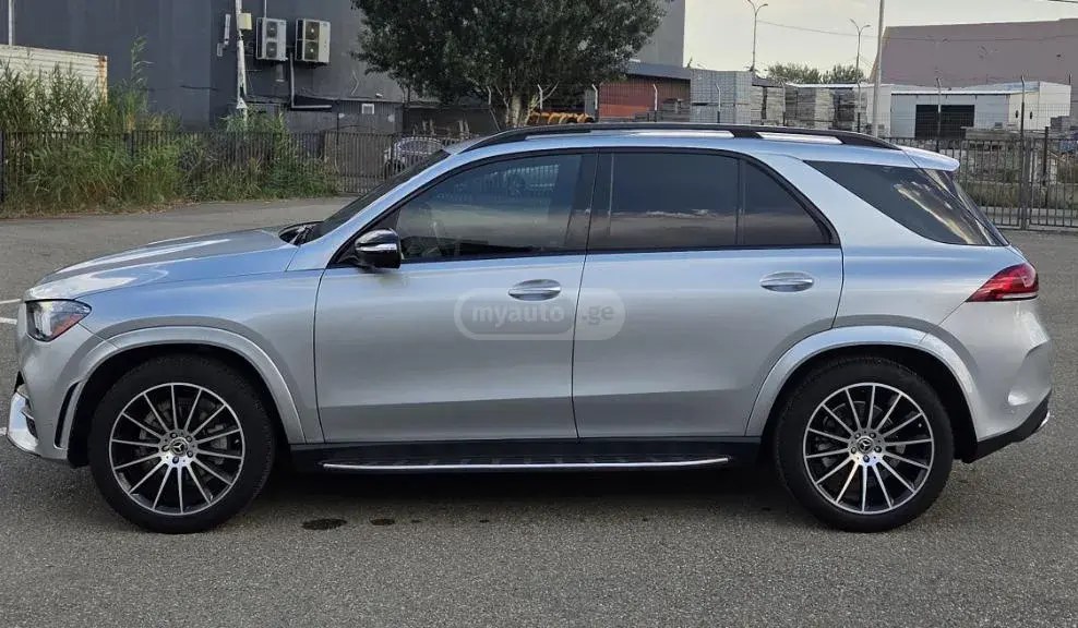 نمای دیگر مرسدس بنز بیس GLE 350 4dr 4x2 اسپرت Uti 2022
