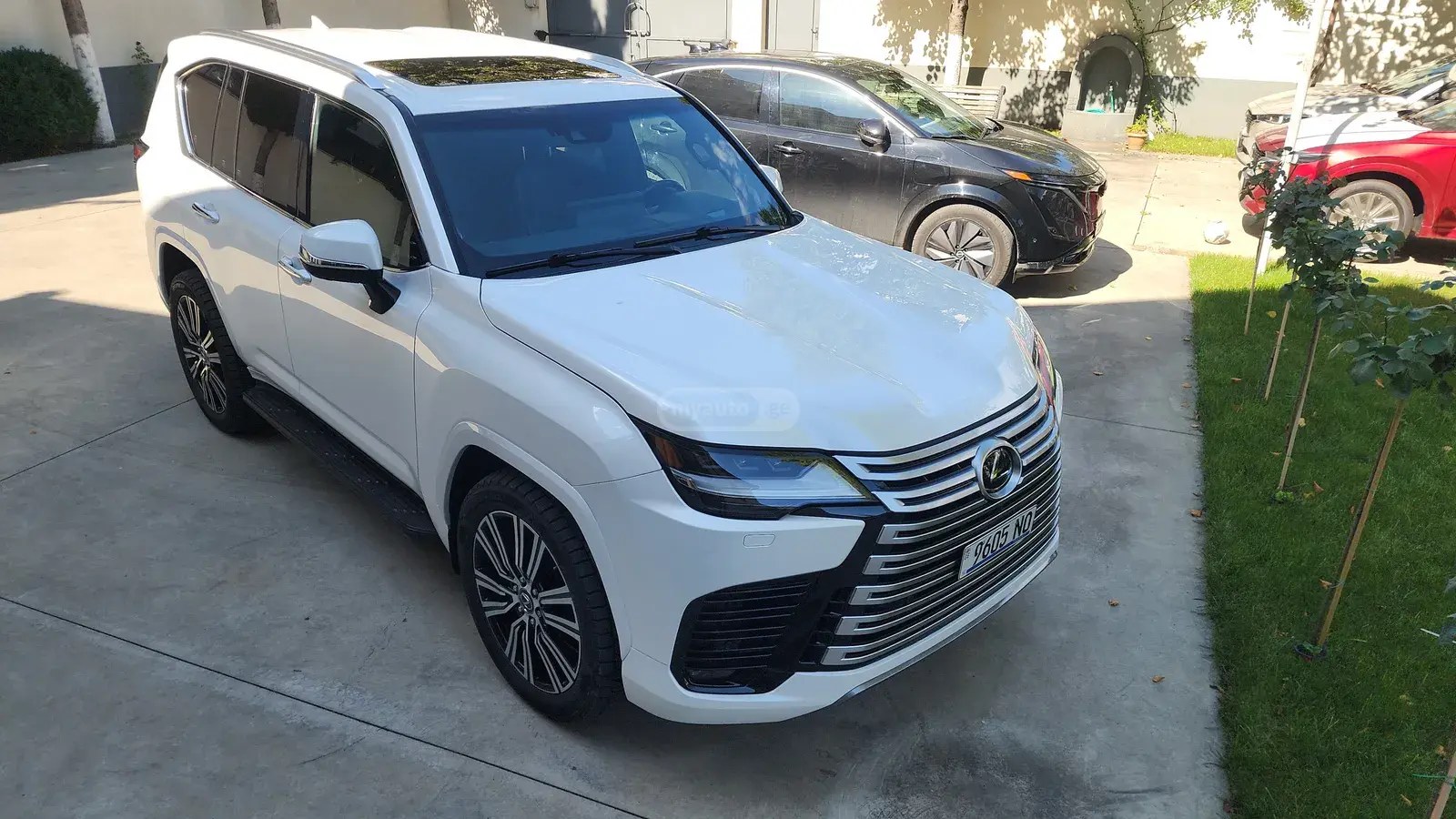 نمای دیگر لکسوس لوکس 4dr 4x4 اتوماتیک 2022