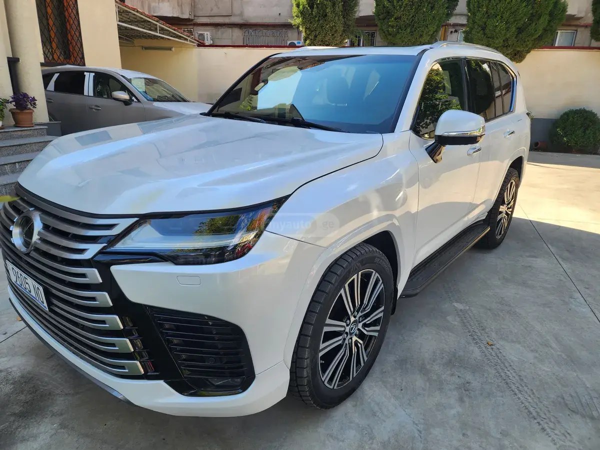 نمای دیگر لکسوس لوکس 4dr 4x4 اتوماتیک 2022