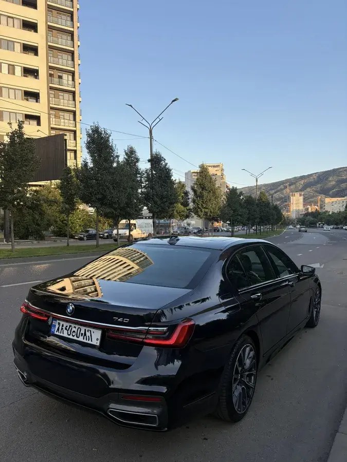 نمای دیگر بی ام و شادو لاین پکیج M اسپرت 2022