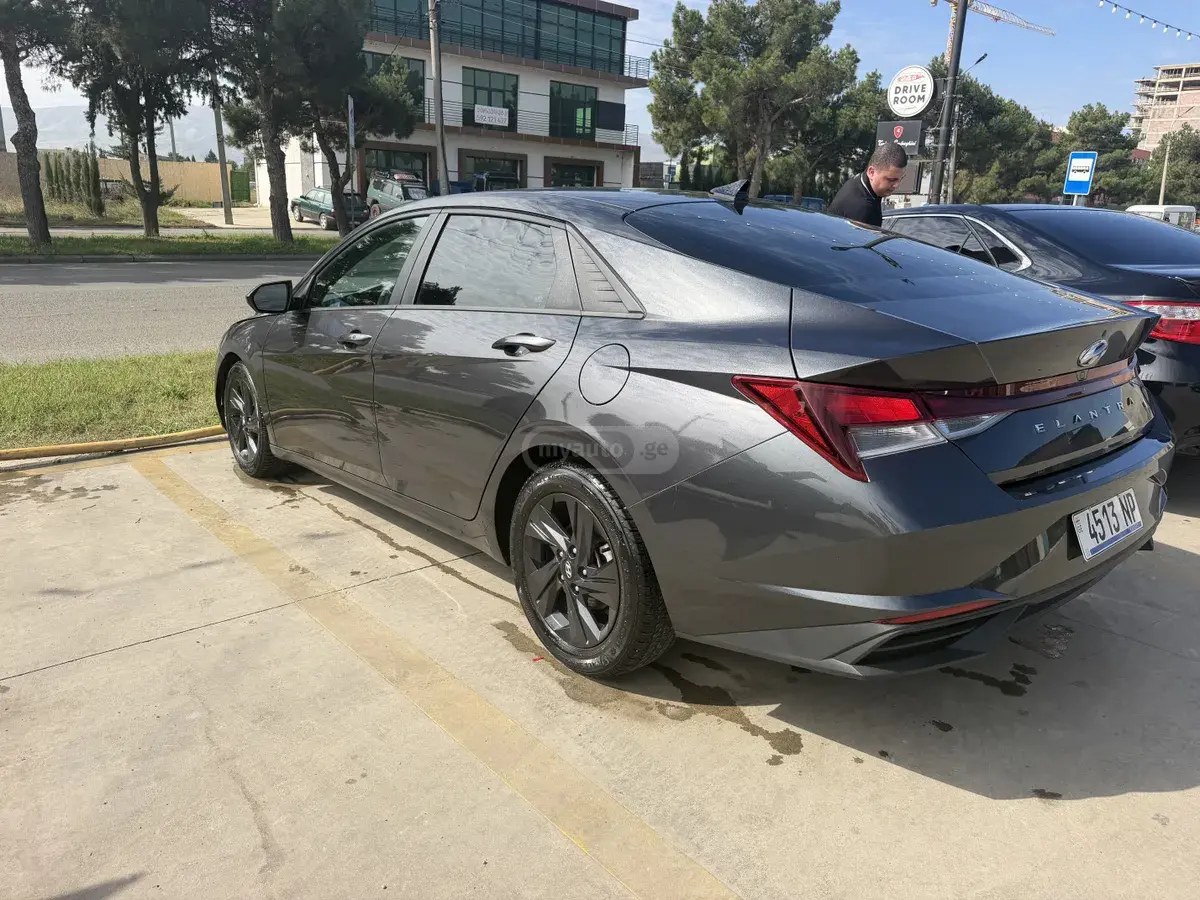 نمای دیگر هیوندای SEL 4 در سدان 2022