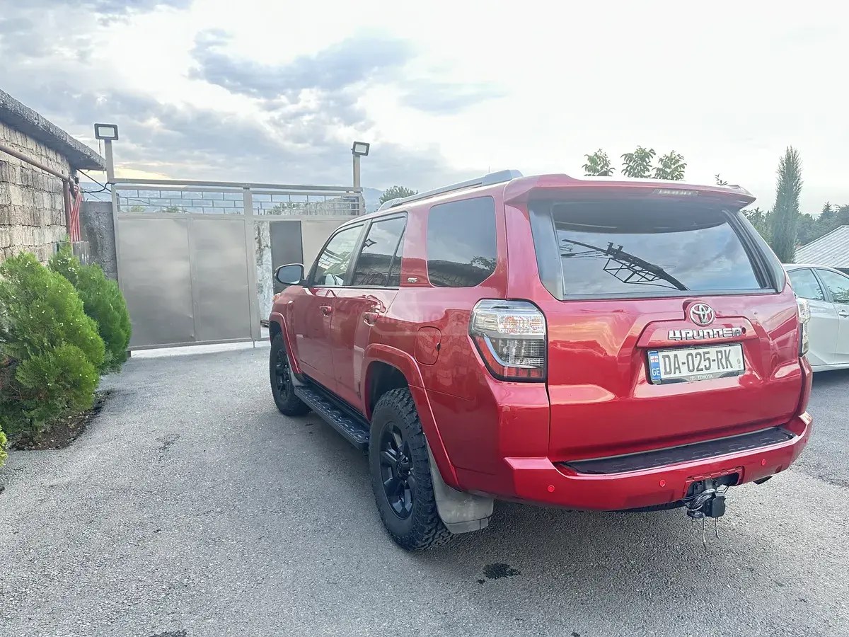 نمای دیگر تویوتا SR5 4 در 4x2 اتوماتیک 2018