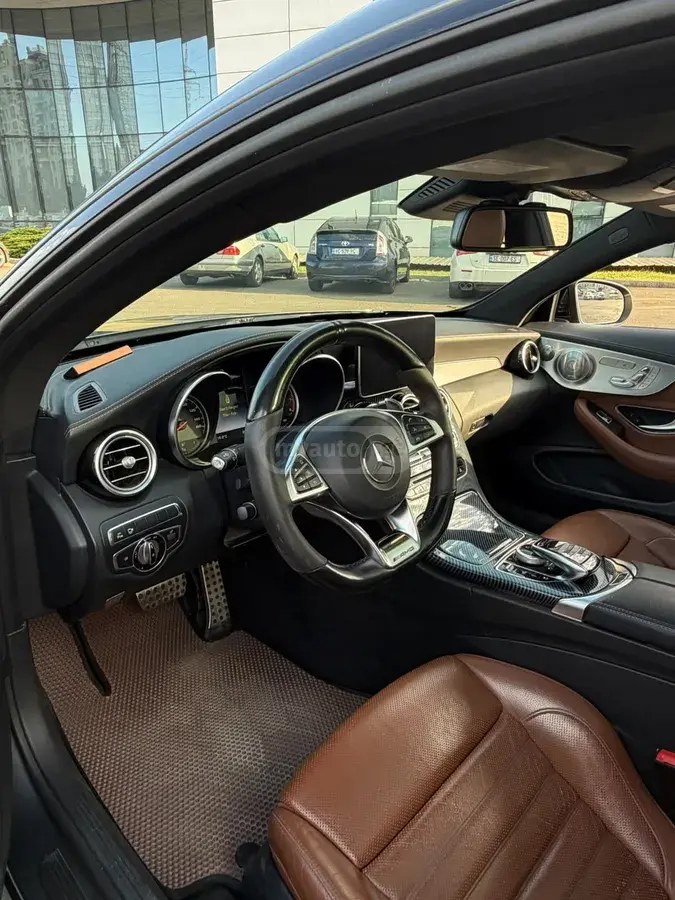 نمای دیگر مرسدس بنز پایه AMG C 43 2 در تمام چرخ محرک 2017
