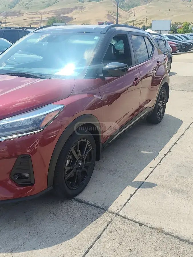 نمای دیگر نیسان S 4 در دیفرانسیل جلو CVT 2022