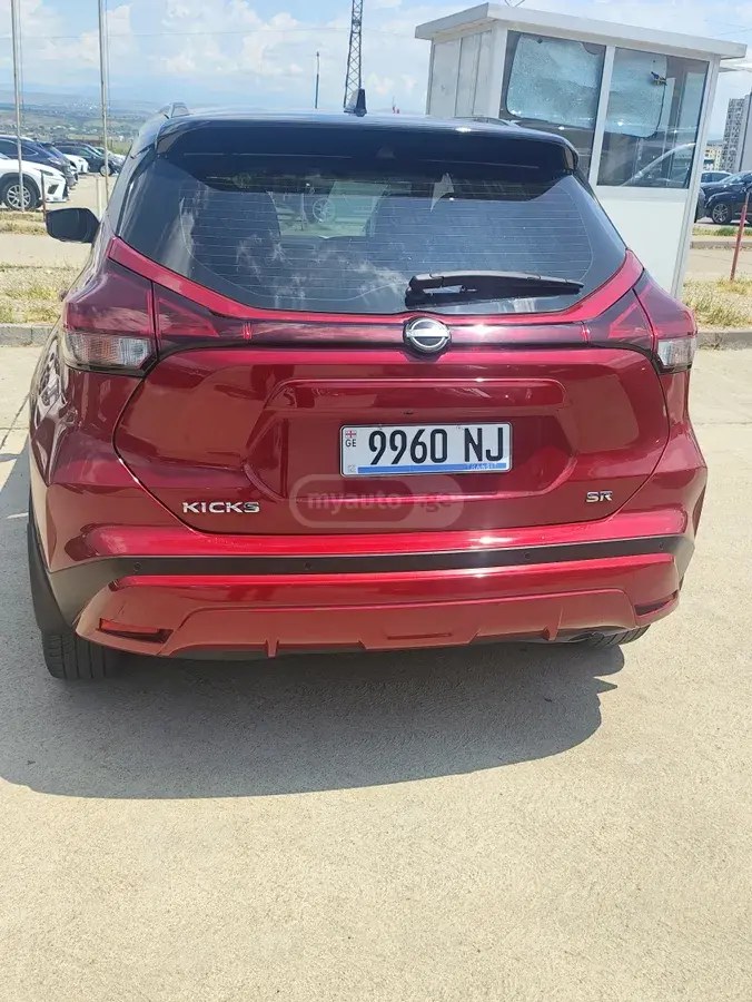 نمای دیگر نیسان S 4 در دیفرانسیل جلو CVT 2022