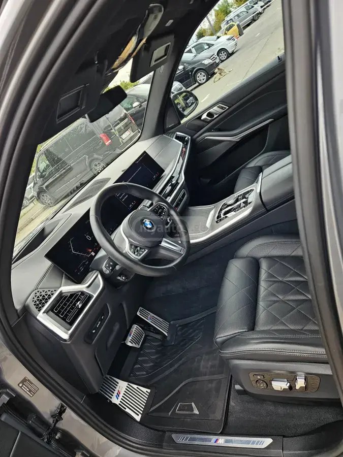 نمای دیگر بی ام و xDrive40i 4dr دیفرانسیل تمام 2023