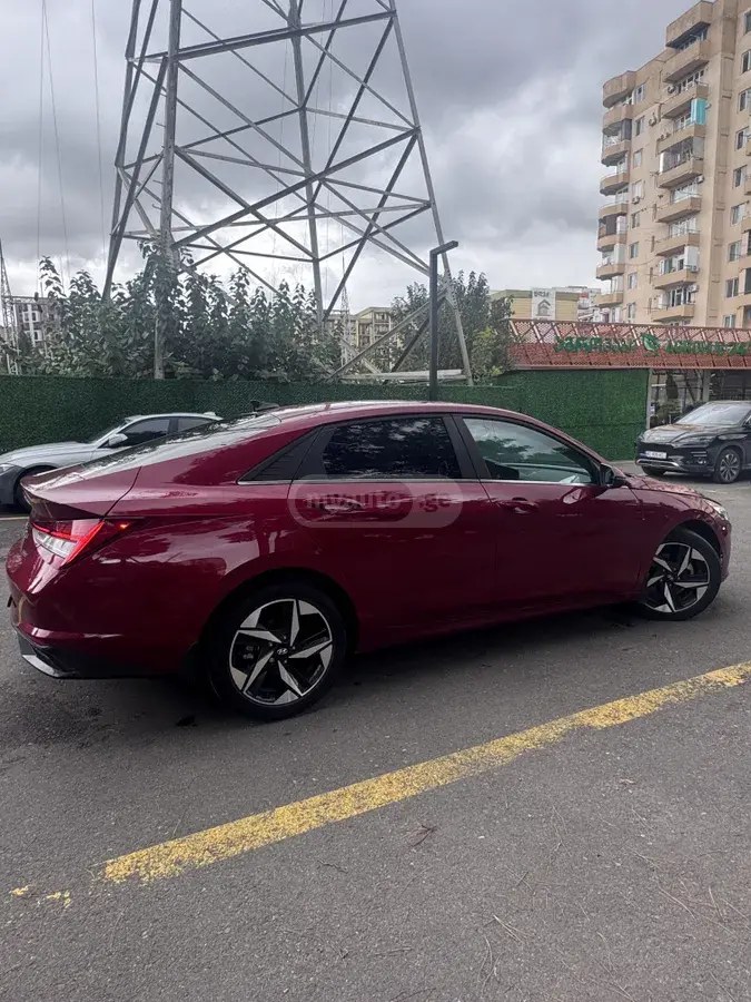 نمای دیگر هیوندای لیمیتد 4 در سدان CVT 2023