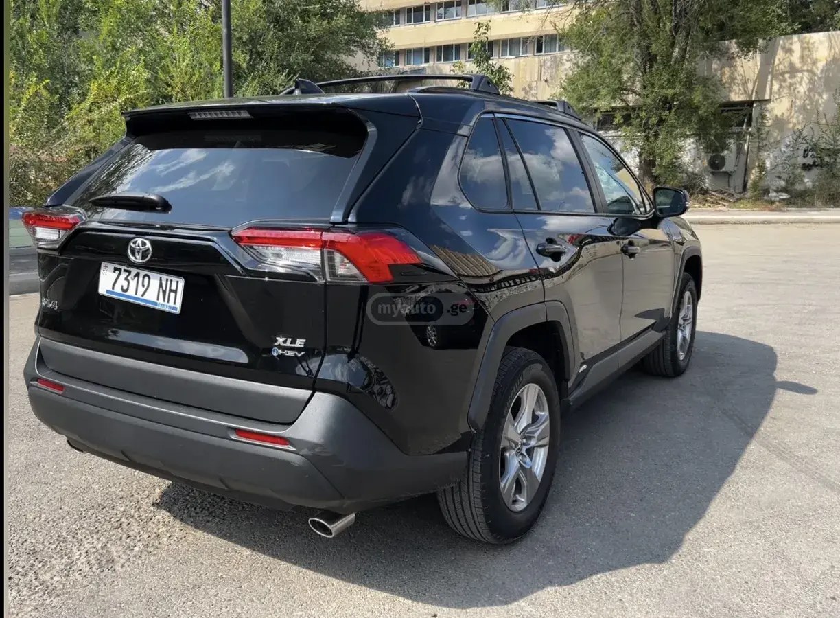 نمای دیگر تویوتا XLE 4dr تمام چرخ محرک اتوماتیک 2024