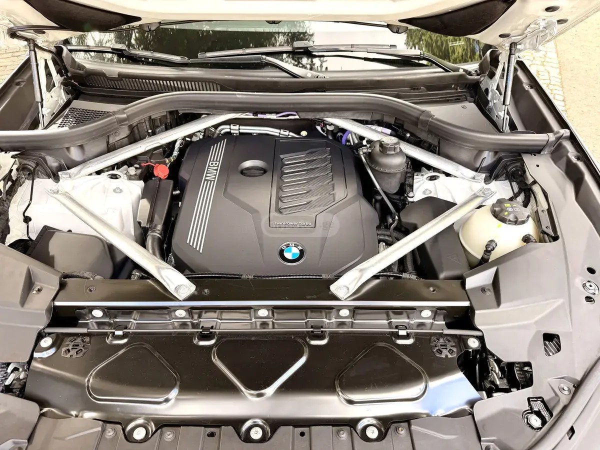نمای دیگر بی ام و xDrive40i 4dr دیفرانسیل تمام 2023