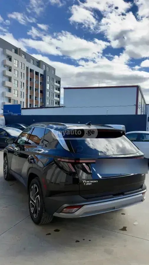 نمای دیگر هیوندای لیمیتد 2025