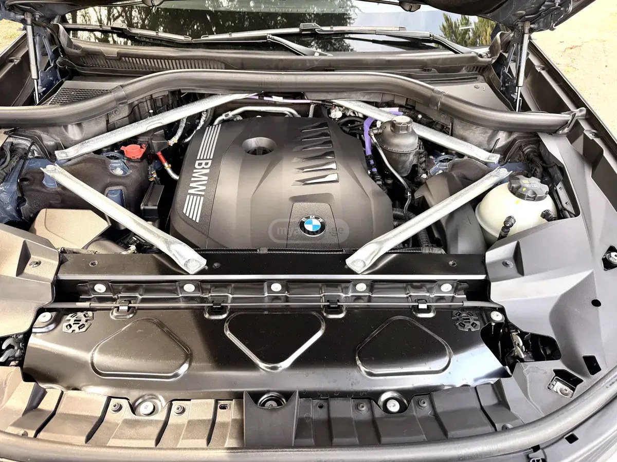 نمای دیگر بی ام و xDrive40i 4dr دیفرانسیل تمام 2023