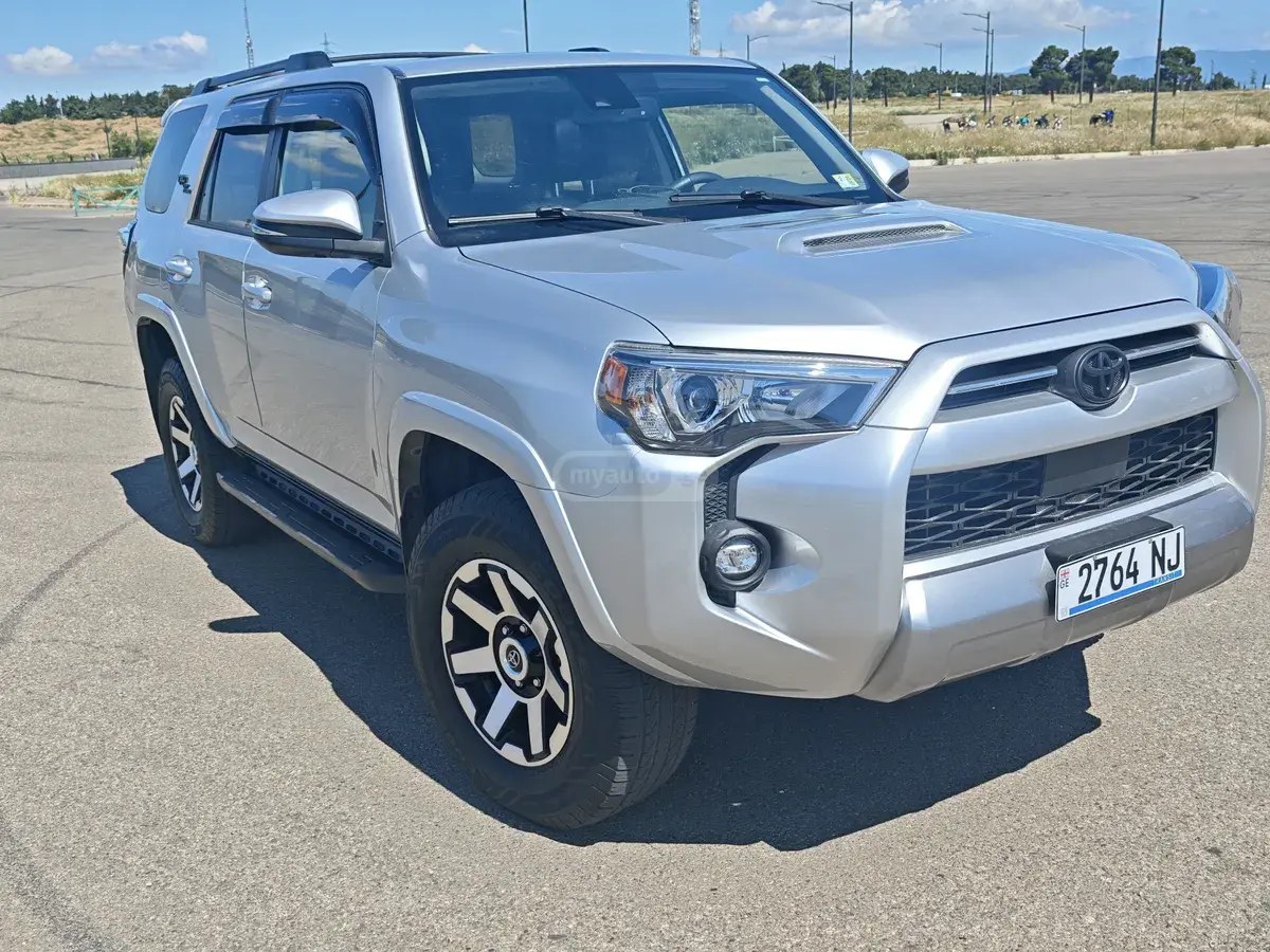نمای دیگر تویوتا TRD آفرود پرمیوم 4 در 4x4 A 2022