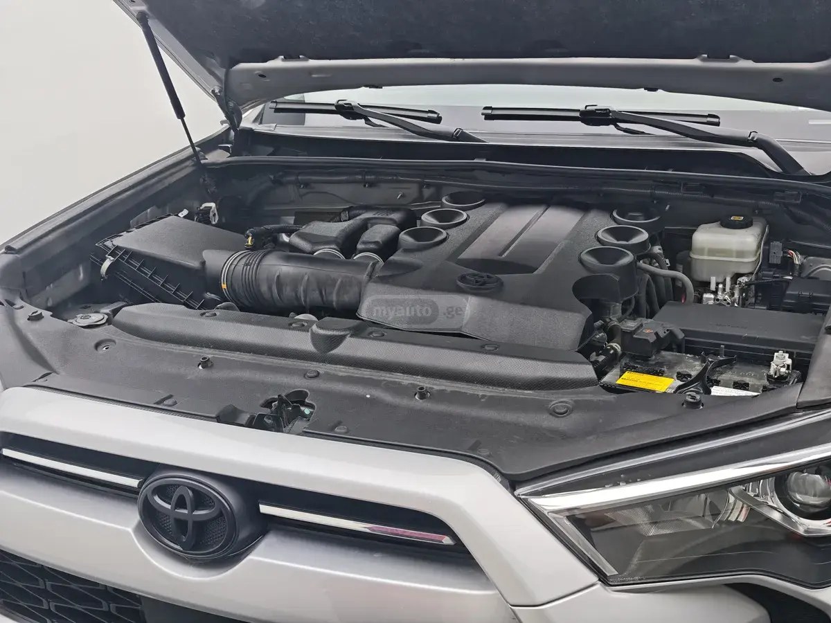 نمای دیگر تویوتا TRD آفرود پرمیوم 4 در 4x4 A 2022