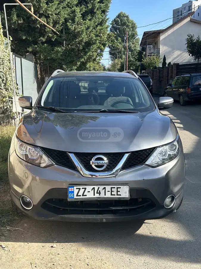 نمای دیگر نیسان SV 4 در تمام‌چرخ محرک CVT 2017
