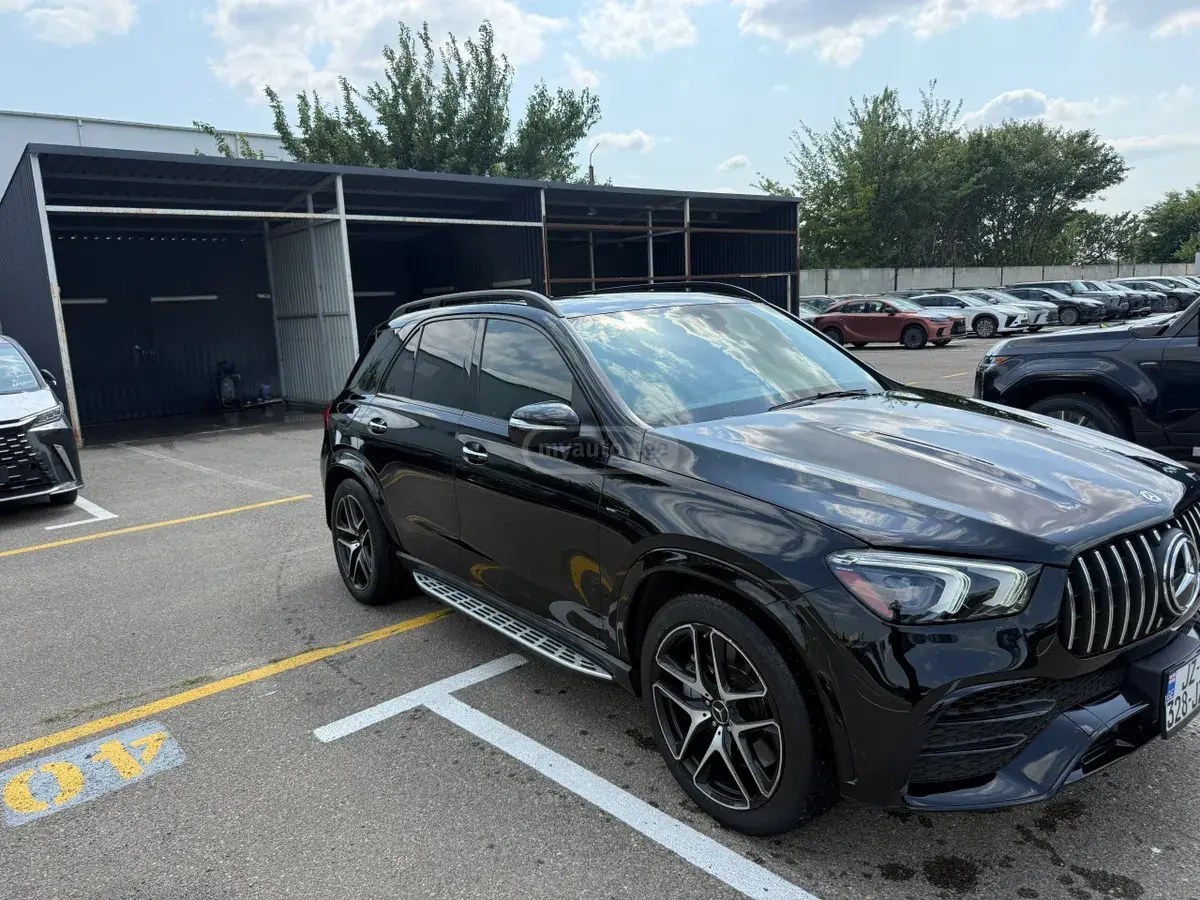 نمای دیگر مرسدس بنز بیس AMG GLE 53 4 در تمام چرخ محرک 2022