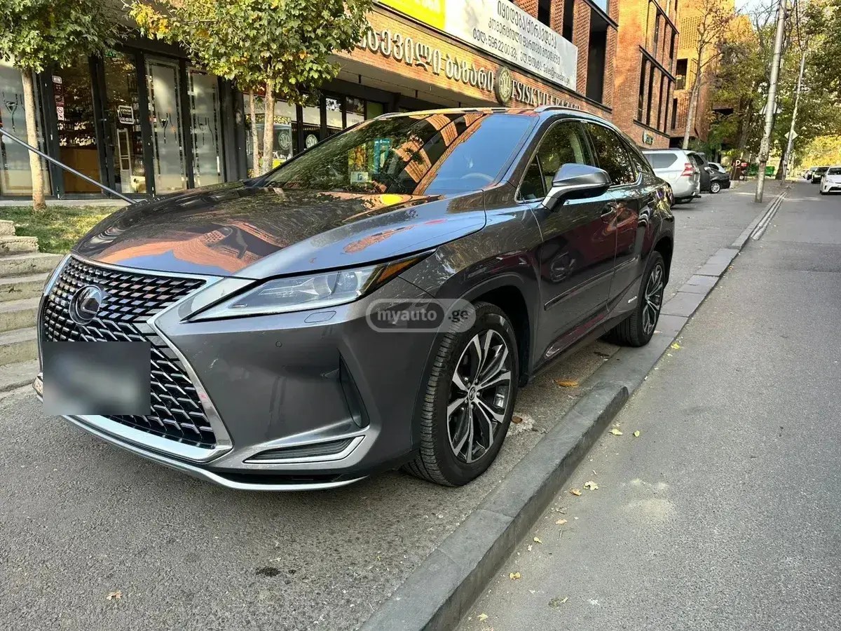 نمای دیگر لکسوس 2021