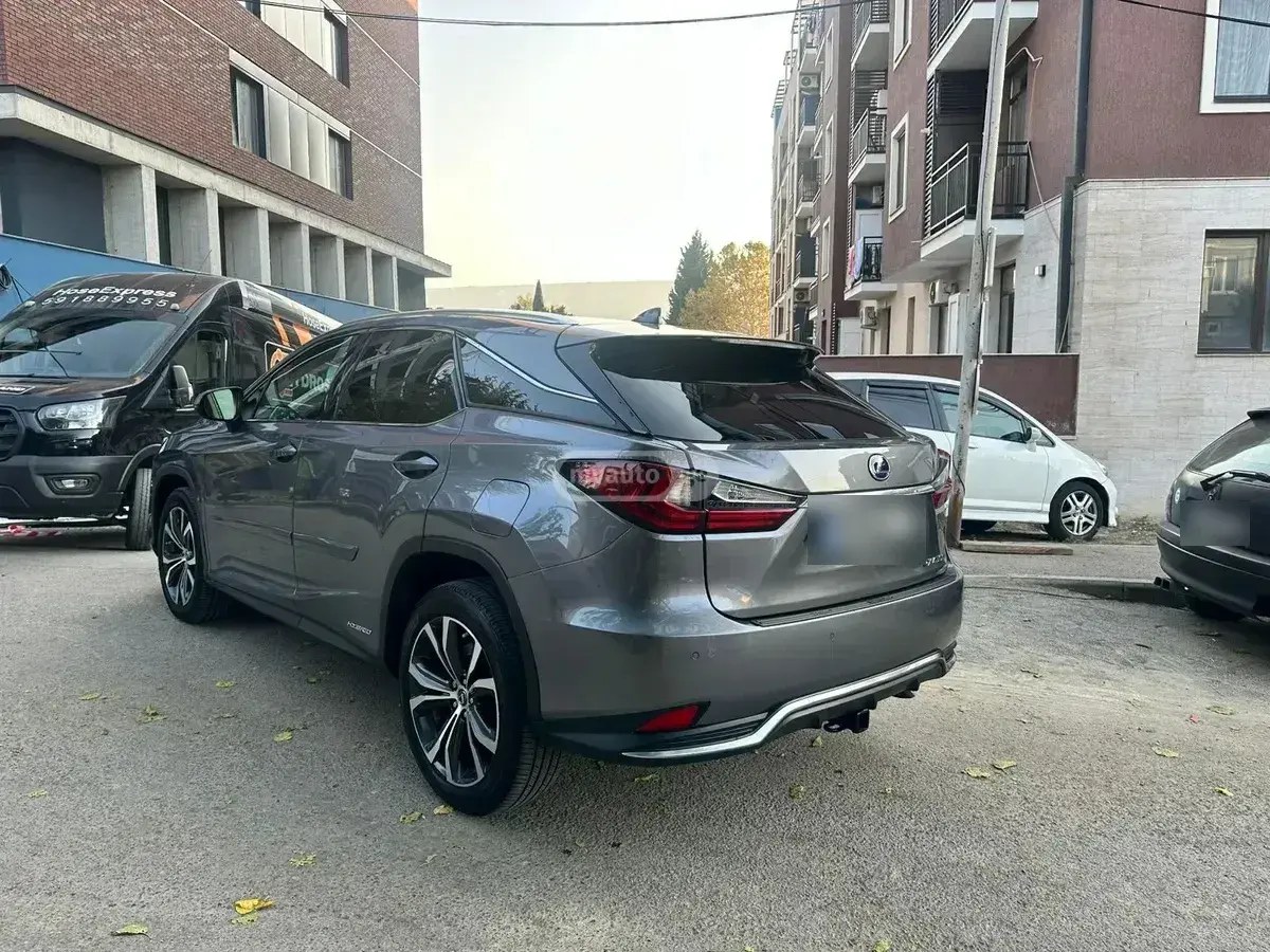 نمای دیگر لکسوس 2021