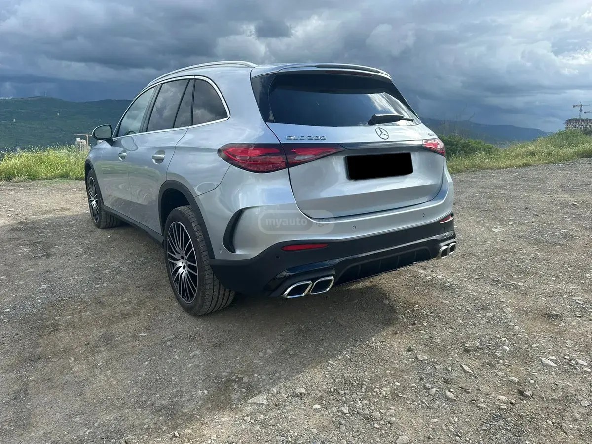 نمای دیگر مرسدس بنز AMG هیبرید ملایم 2025