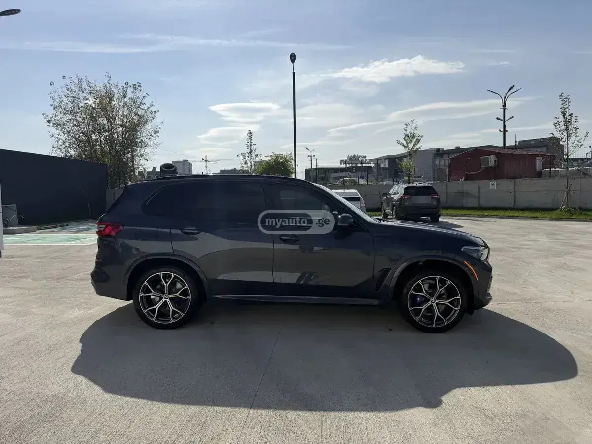 نمای دیگر بی ام و xDrive40i 4 در چهار چرخ محرک 2019