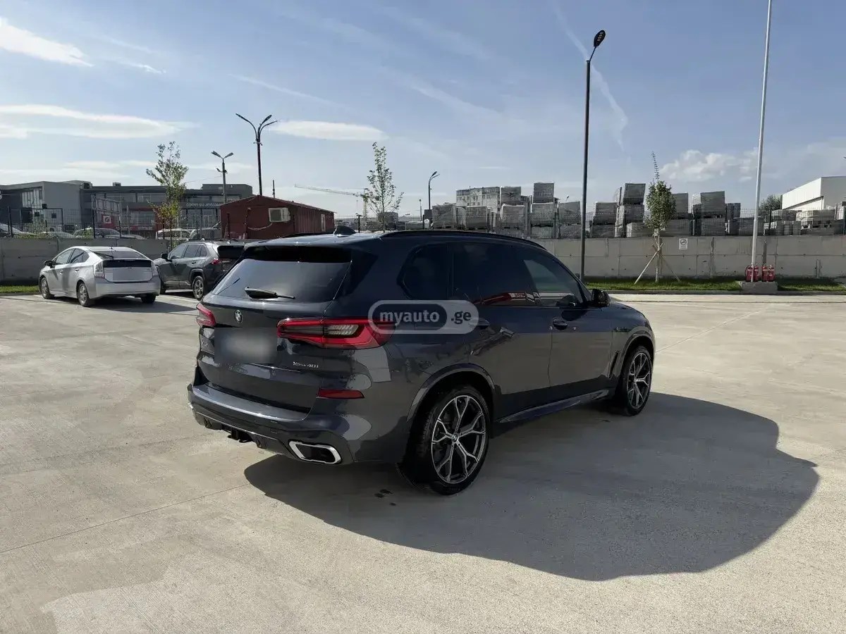 نمای دیگر بی ام و xDrive40i 4 در چهار چرخ محرک 2019