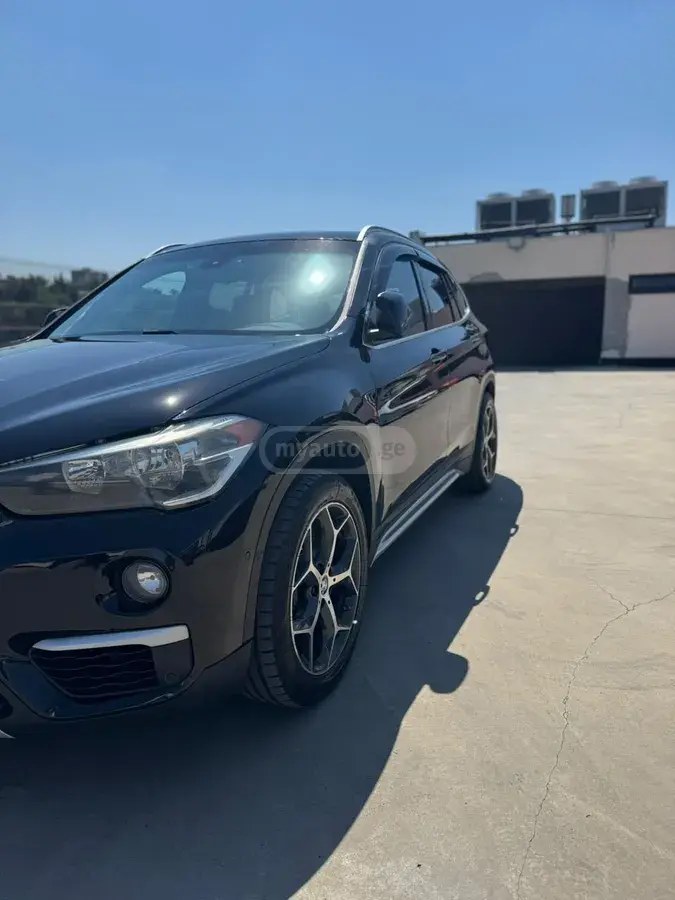 نمای دیگر بی ام و xDrive28i 4 در چهار چرخ محرک 2018